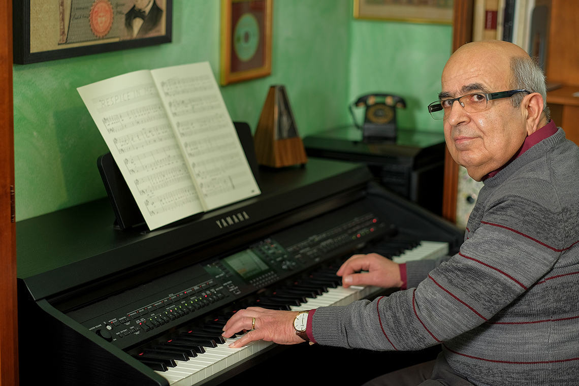 64 compositore02